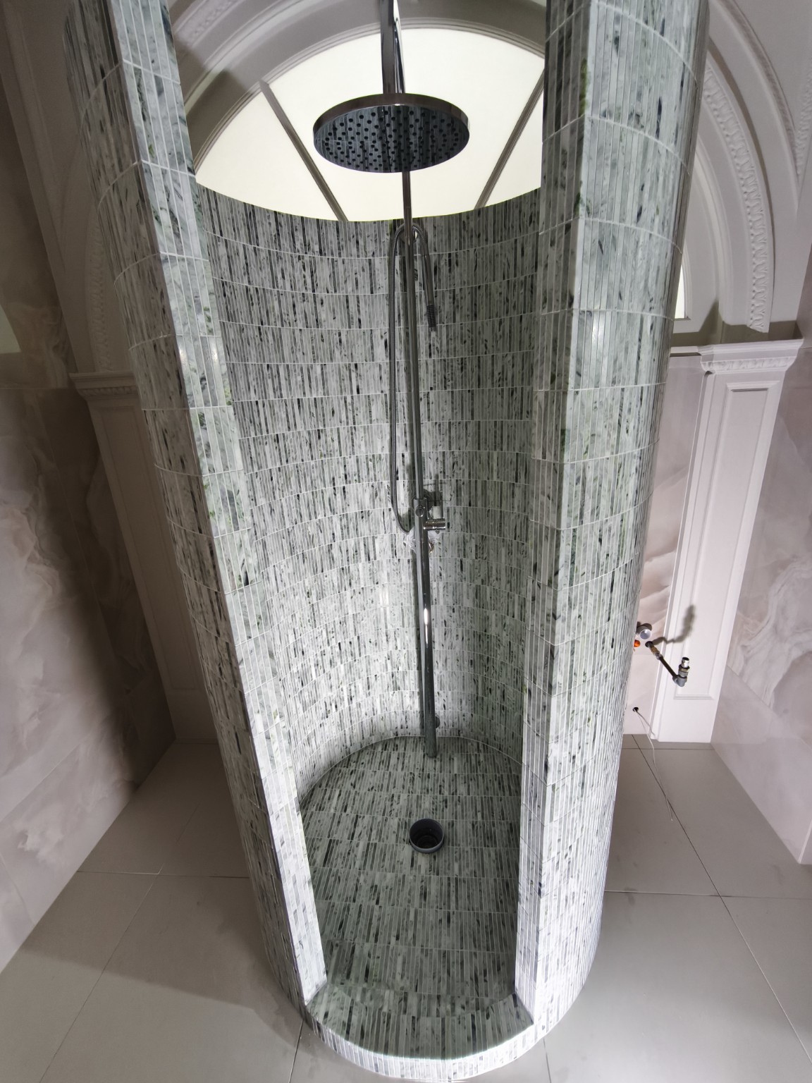 Curved mosaic shower detailing